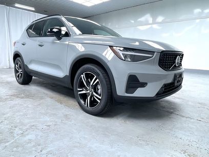 New 2026 Volvo XC40 B5 Core w/ Climate Package