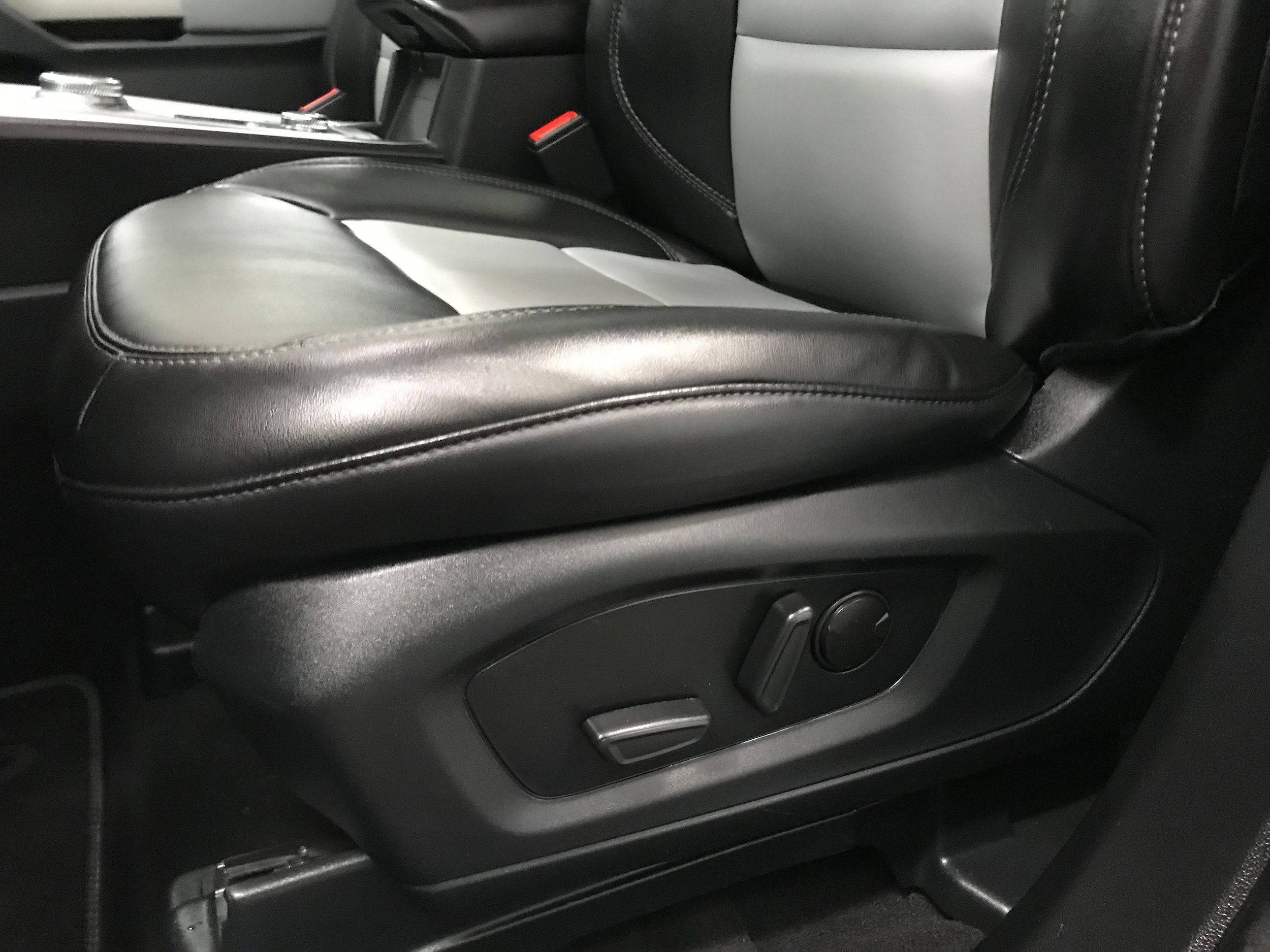 Used 2023 Ford Explorer XLT w/ Equipment Group 202A AWD/4WD image 15