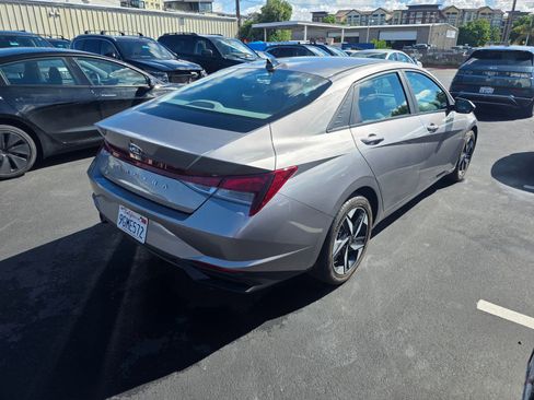 Used 2023 Hyundai Elantra SEL w/ Convenience Package image 3