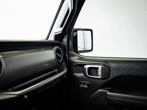 Used 2023 Jeep Wrangler Sport S image 31