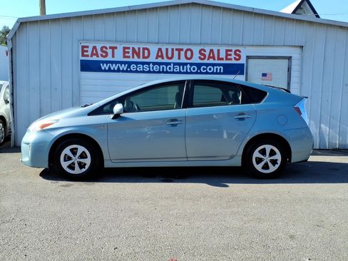 Used 2014 Toyota Prius Two FWD image 2