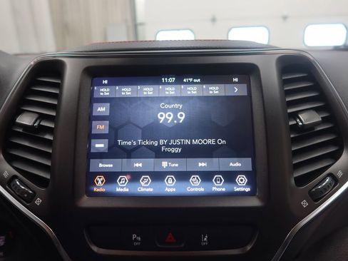 Used 2021 Jeep Cherokee Trailhawk w/ Premium Leather Package AWD/4WD image 15