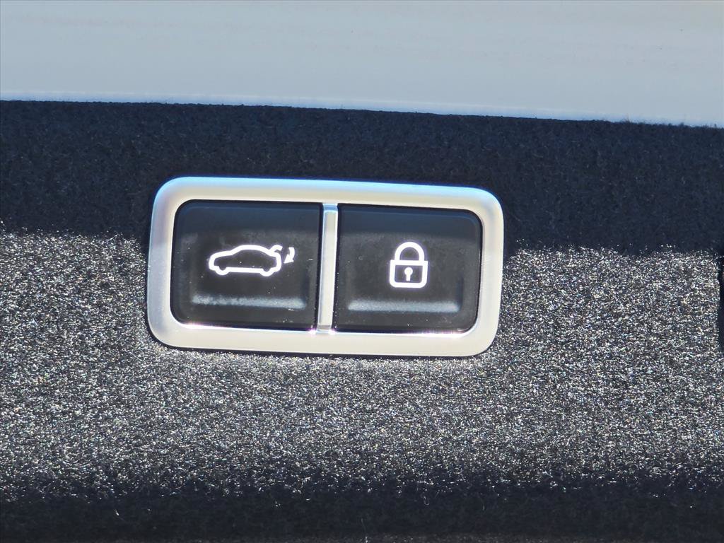 Used 2023 Genesis G70 3.3T w/ Sport Prestige Package RWD image 14