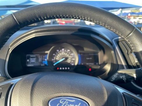 Used 2023 Ford Edge SEL image 11