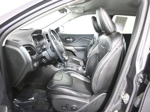 Used 2019 Jeep Cherokee Latitude Plus w/ Cold Weather Group image 20