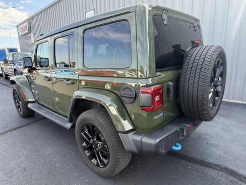 Used 2022 Jeep Wrangler Unlimited Sahara w/ Cold Weather Group AWD/4WD image 2