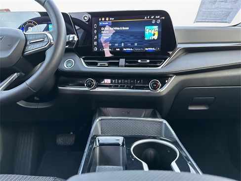 Used 2025 Chevrolet Equinox LT image 11