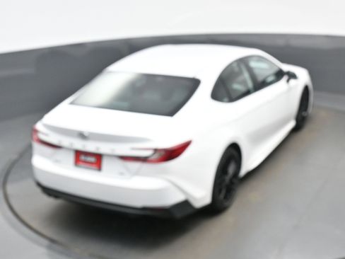 Used 2025 Toyota Camry SE image 40