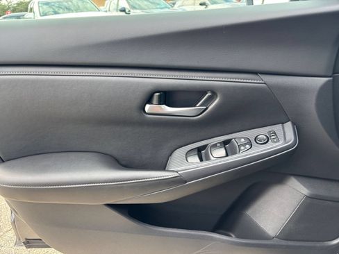 Used 2025 Nissan Sentra SV FWD image 18