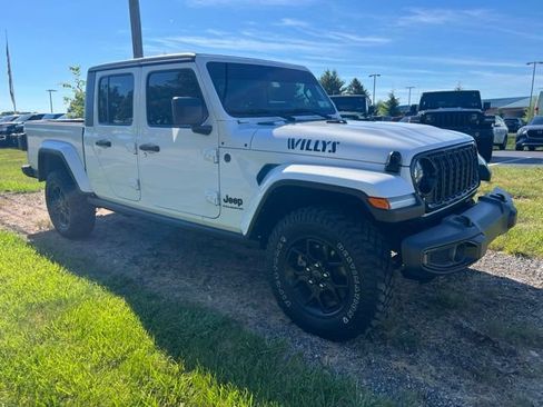 Used 2024 Jeep Gladiator Sport AWD/4WD image 10