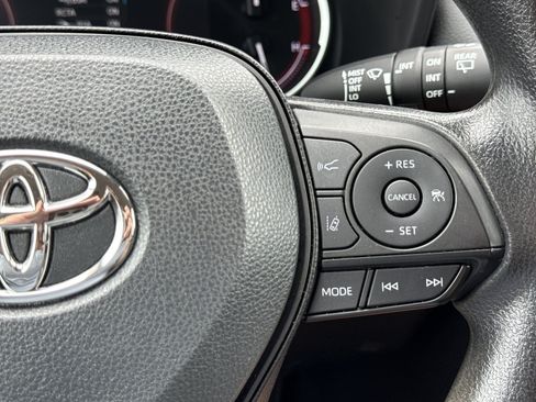 Used 2024 Toyota RAV4 XLE FWD image 21