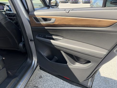 Certified 2024 Volkswagen Atlas SE image 28