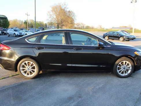 Used 2019 Ford Fusion SE image 3