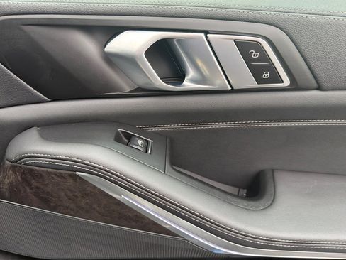 Used 2023 BMW X5 xDrive45e image 21