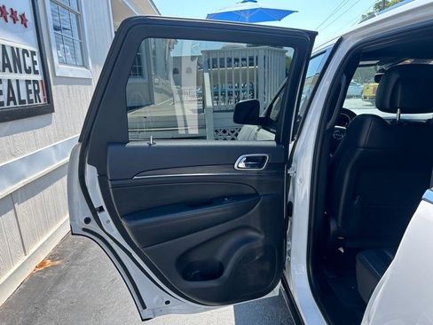 Used 2019 Jeep Grand Cherokee Limited AWD/4WD image 29