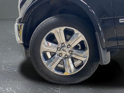 Used 2019 Ford F150 Lariat w/ Equipment Group 502A Luxury AWD/4WD image 33