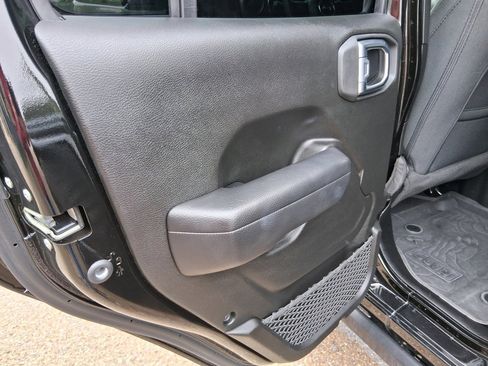 Used 2023 Jeep Gladiator Willys image 14