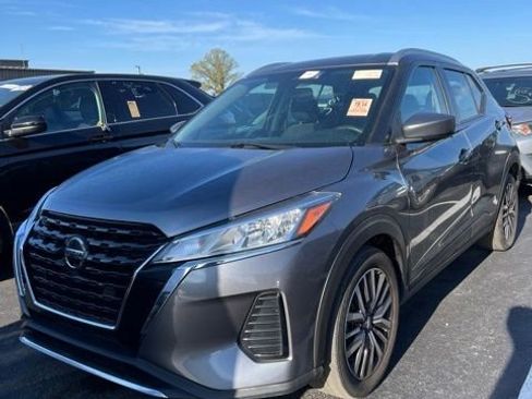 Used 2021 Nissan Kicks SV FWD image 1