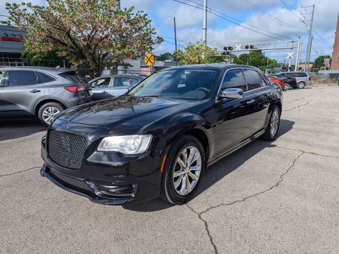 Used 2019 Chrysler 300 Limited AWD/4WD image 3