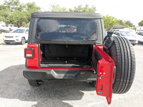 Used 2025 Jeep Wrangler Sport AWD/4WD image 14