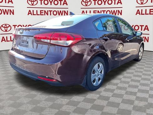 Used 2017 Kia Forte LX FWD image 5
