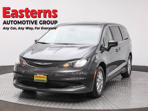 Used 2023 Chrysler Voyager LX image 1