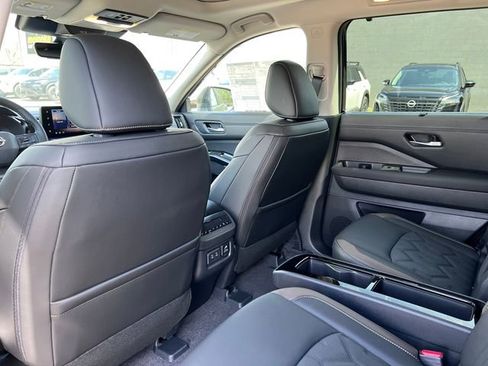 New 2026 Nissan Pathfinder Platinum AWD/4WD image 31