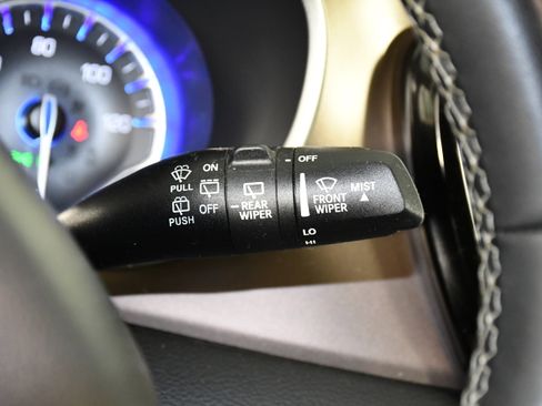 Used 2022 Chrysler Voyager LX image 24