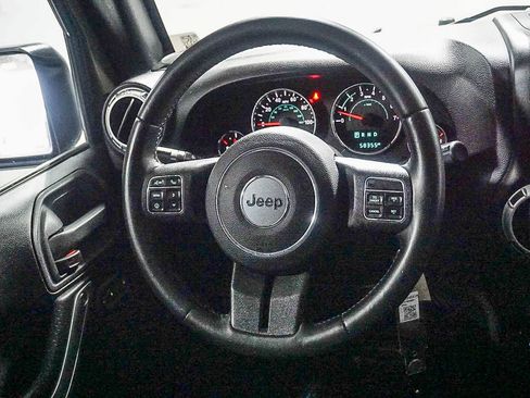 Used 2016 Jeep Wrangler Unlimited Rubicon w/ Connectivity Group image 18