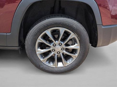 Used 2020 Jeep Cherokee Latitude Plus FWD image 14