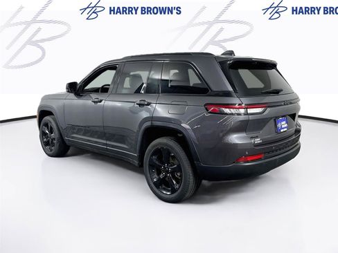 Used 2025 Jeep Grand Cherokee Limited w/ Black Appearance Package AWD/4WD image 7