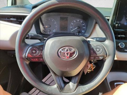 Used 2025 Toyota Corolla LE FWD image 15