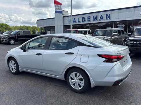 Used 2023 Nissan Versa S w/ Trunk Package FWD image 9