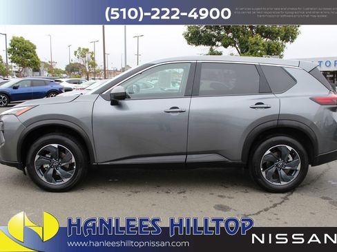 Used 2025 Nissan Rogue SV image 2