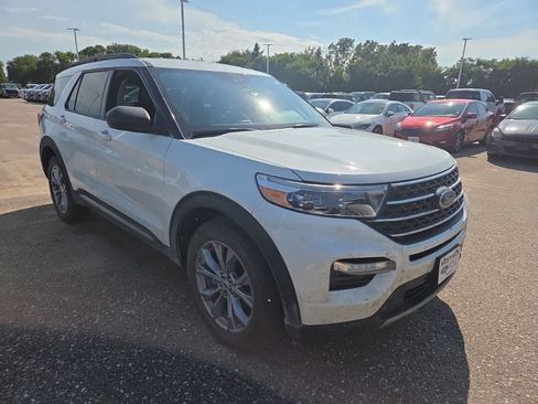 Used 2023 Ford Explorer XLT w/ Equipment Group 202A AWD/4WD image 7