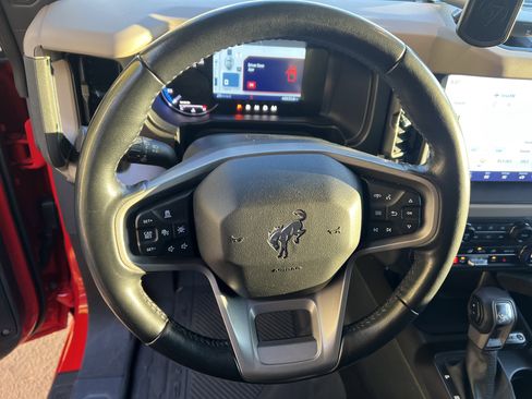 Used 2023 Ford Bronco Wildtrak image 18