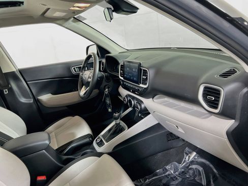 Used 2023 Hyundai Venue SEL image 27