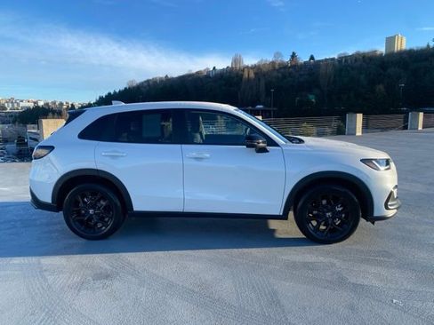 Certified 2025 Honda HR-V Sport image 3