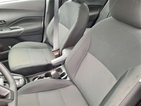 Used 2024 Nissan Kicks S image 11