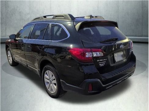 Used 2019 Subaru Outback 2.5i Premium image 5
