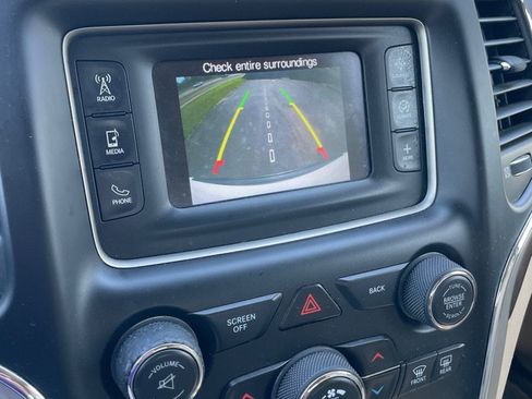 Used 2017 Jeep Grand Cherokee Laredo w/ Quick Order Package 23E AWD/4WD image 14