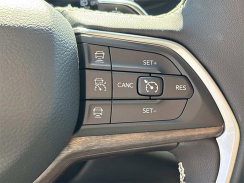 New 2025 Jeep Grand Cherokee L Limited w/ Black Appearance Package image 28