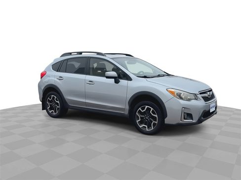 Used 2017 Subaru Crosstrek 2.0i Premium w/ Moonroof Package image 2