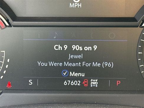 Used 2023 Cadillac XT4 Premium Luxury image 11