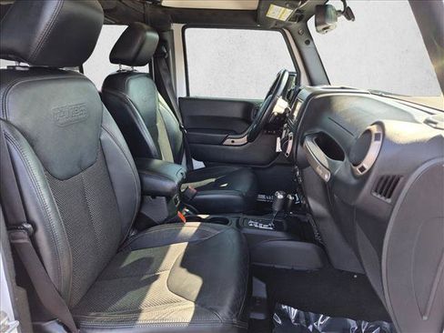 Used 2017 Jeep Wrangler Unlimited Sahara AWD/4WD image 19