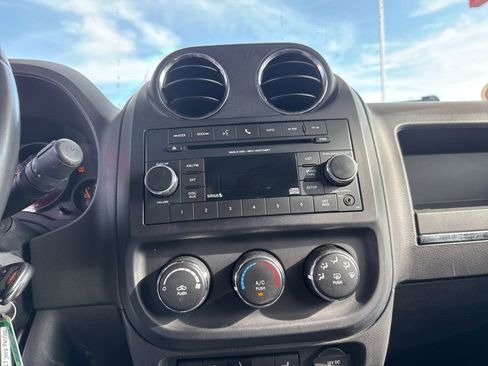 Used 2017 Jeep Patriot Latitude image 12