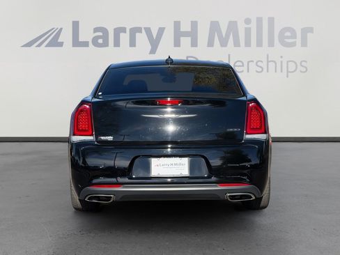 Used 2023 Chrysler 300 Touring w/ Sport Appearance Package image 5