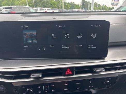 Used 2025 Kia Sorento LX FWD image 24
