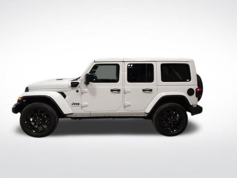Used 2025 Jeep Wrangler Unlimited Sahara w/ Safety Group image 23