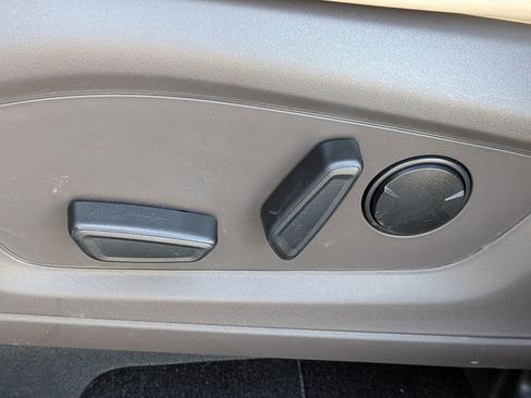 Certified 2023 Ford Explorer Platinum w/ Technology Package image 22